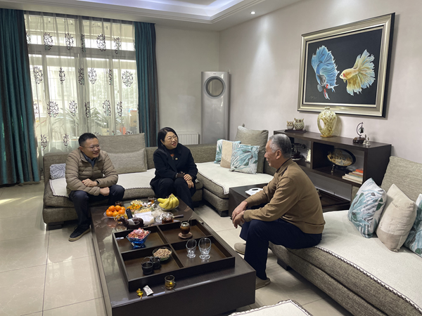 省垣市更新集团等三家公司工会探望慰问退休职工